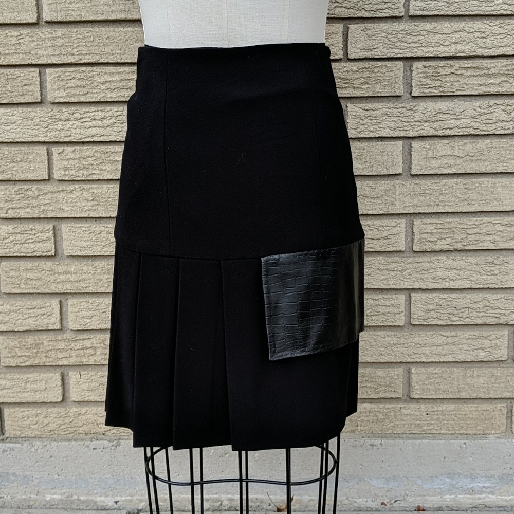 High waist pencil skirt with pleats and leather